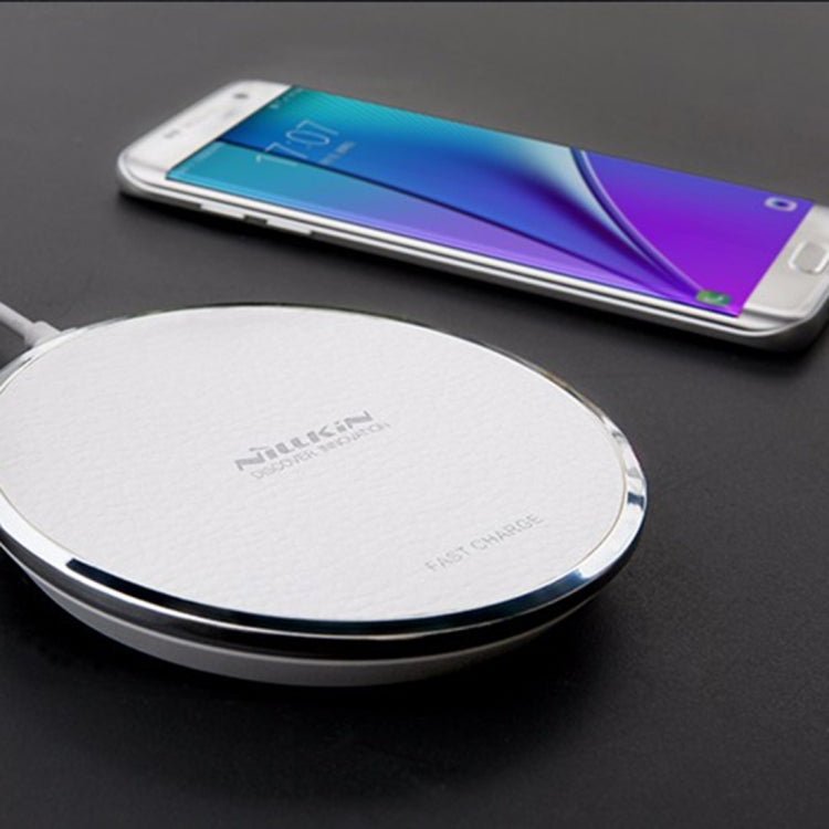 Nillkin Magic Disk III QI Standard Smart Recognition 10W Wireless Charger with Circular Blue Indicator Nillkin Magic Disk III QI Standard Smart 10W SMART Recognition Wireless Charger with Circular Blue Indicator (White)